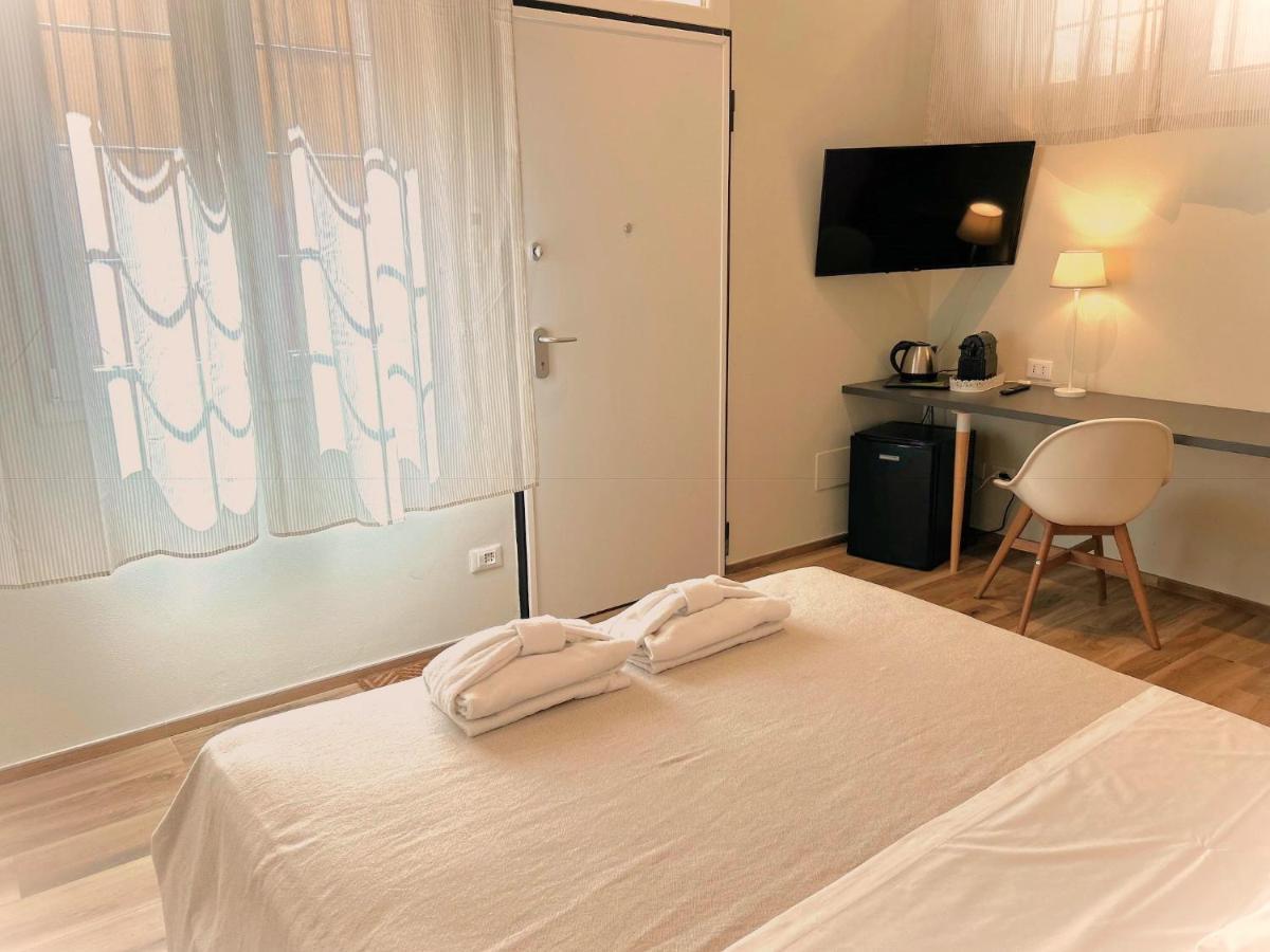 Bed In Bo San Carlo Hotel Bologna Bagian luar foto